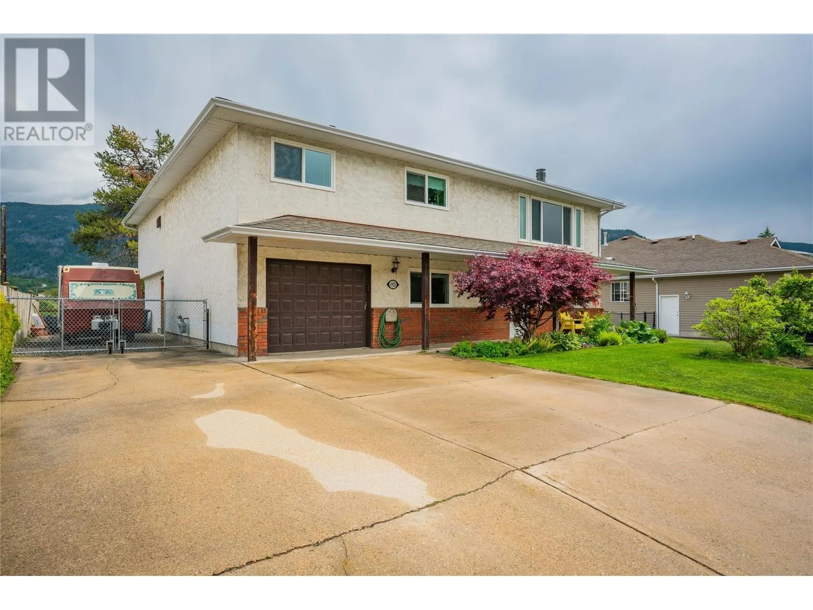 1923 Riverside Crescent