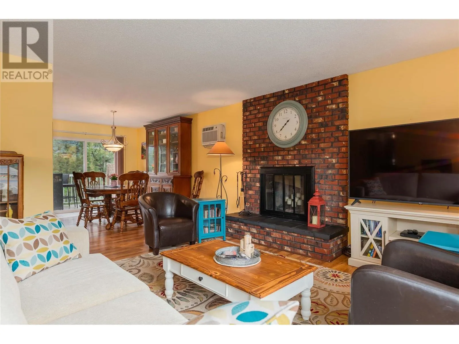 1923 Riverside Crescent
