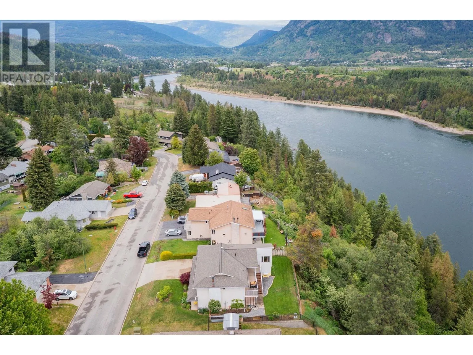 1923 Riverside Crescent