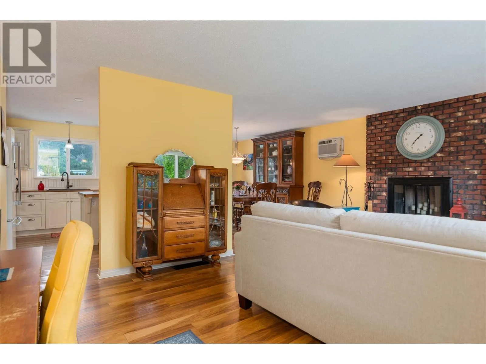 1923 Riverside Crescent