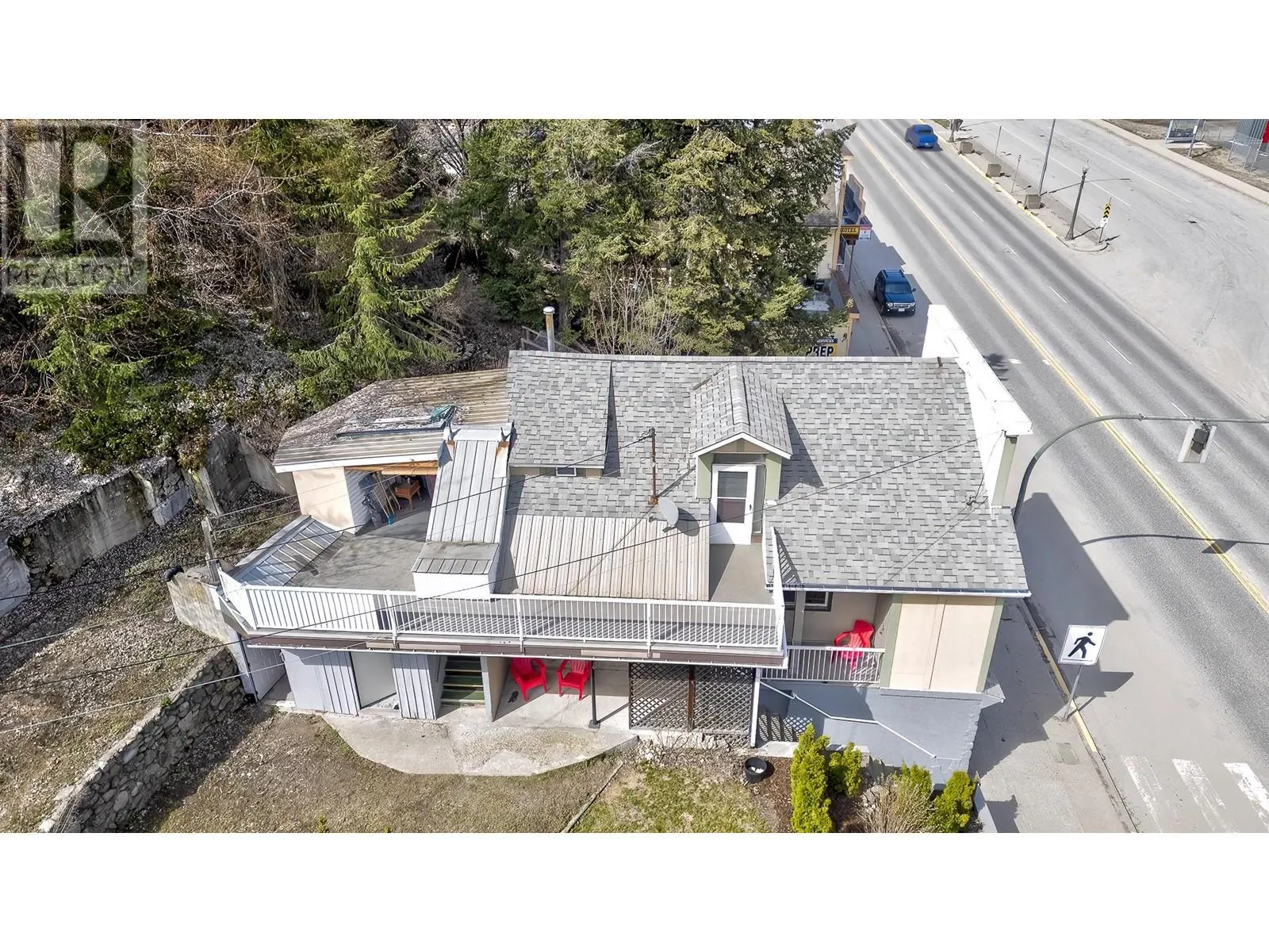 792 ROSSLAND Avenue