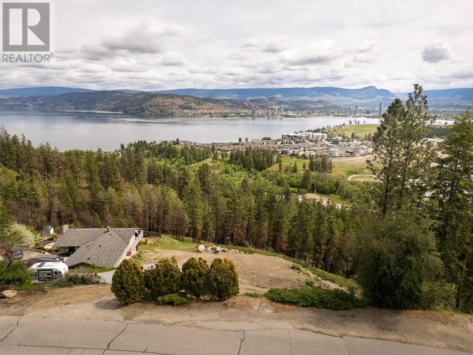 1687 Scott Crescent
