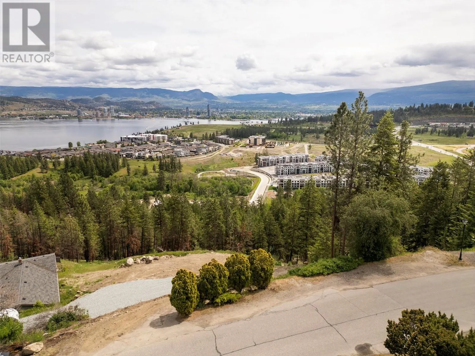 1687 Scott Crescent
