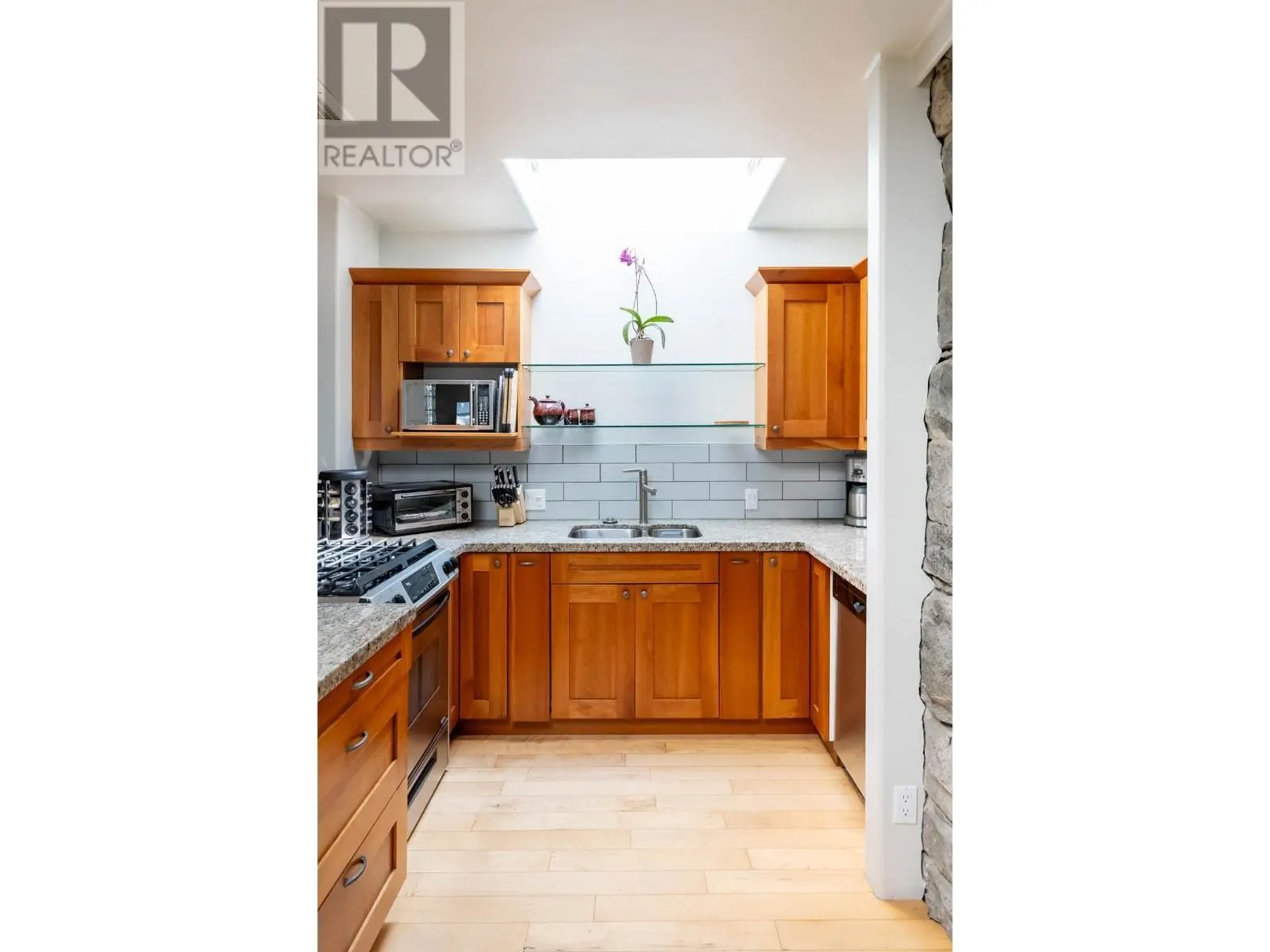 378 BAKER Street