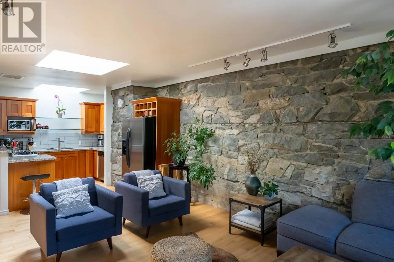 378 BAKER Street