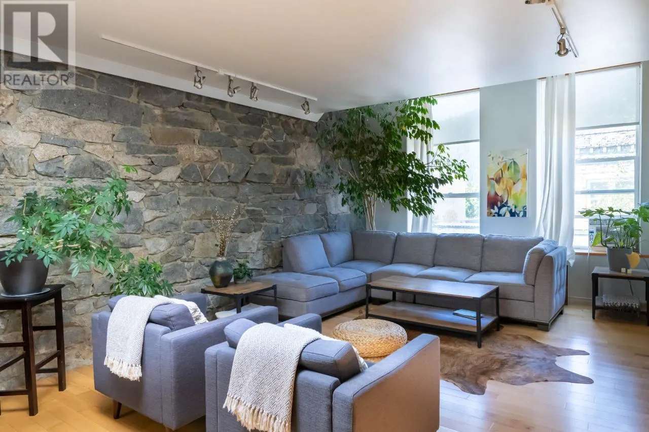 378 BAKER Street