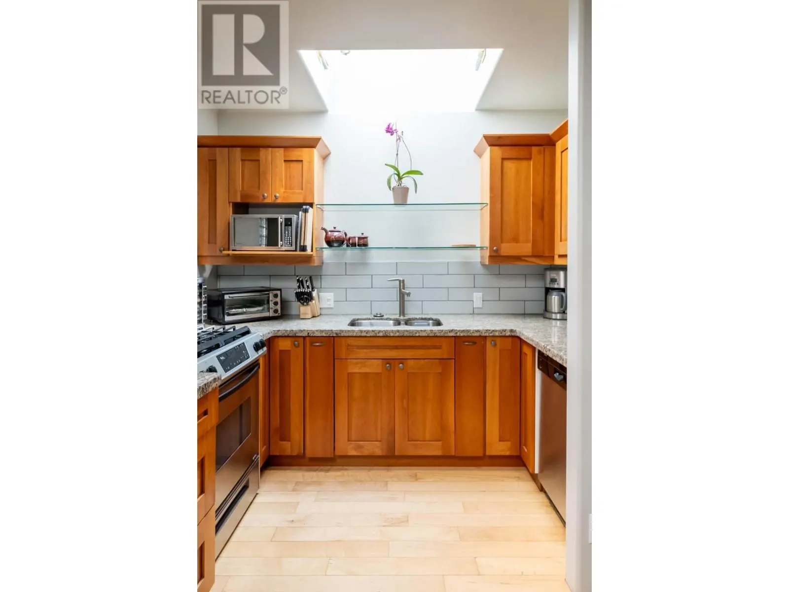 378 BAKER Street