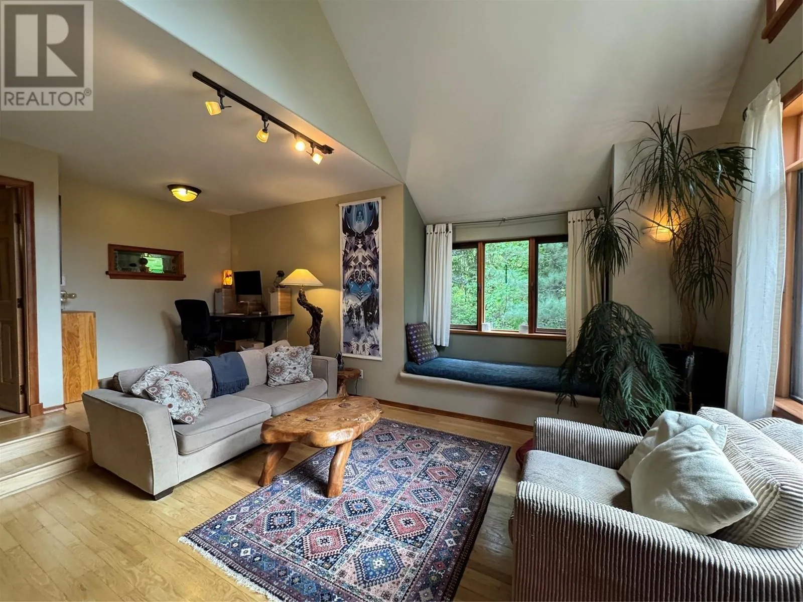 3230 The Middle Road