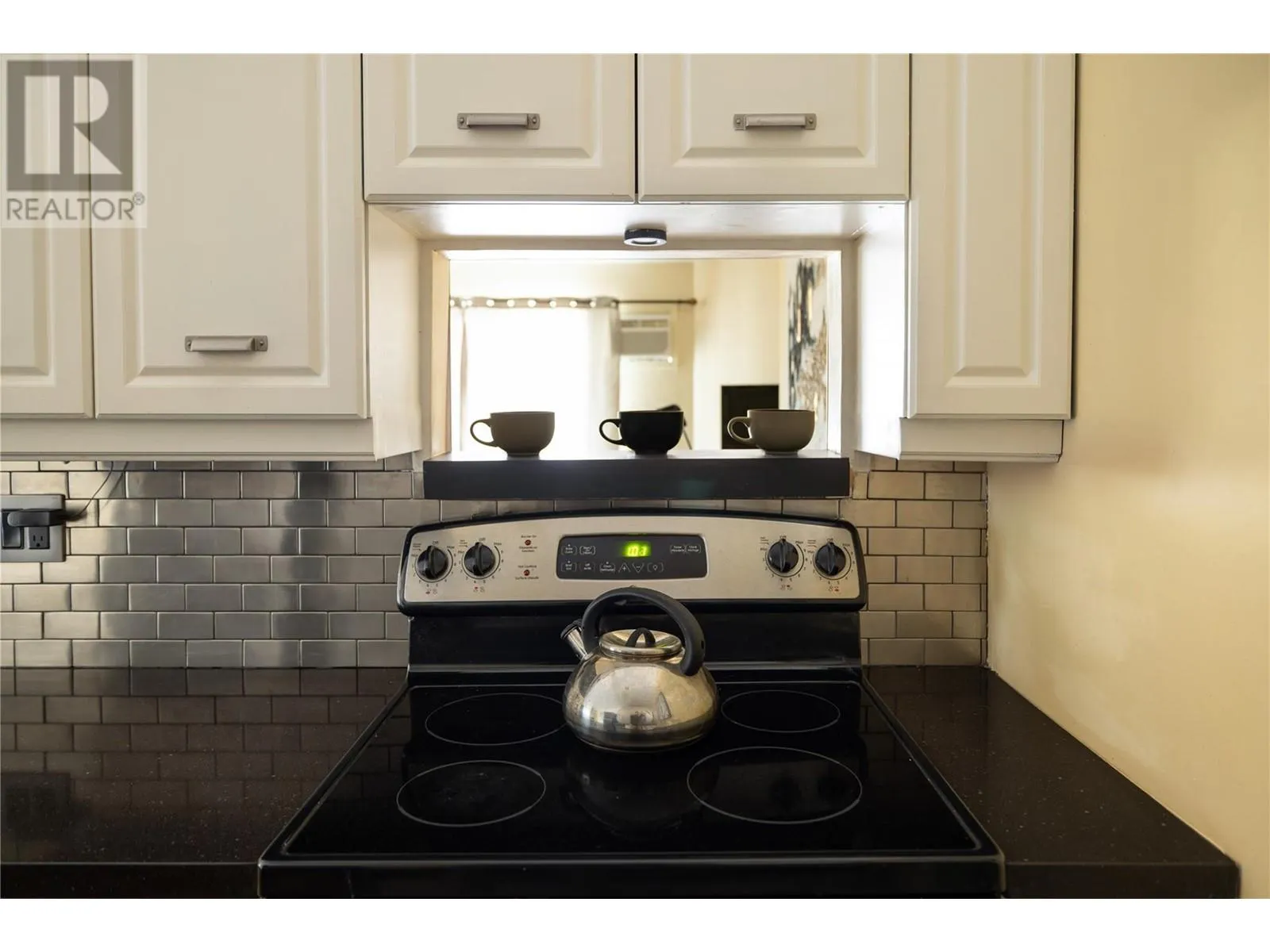 3160 Casorso Road Unit# 423