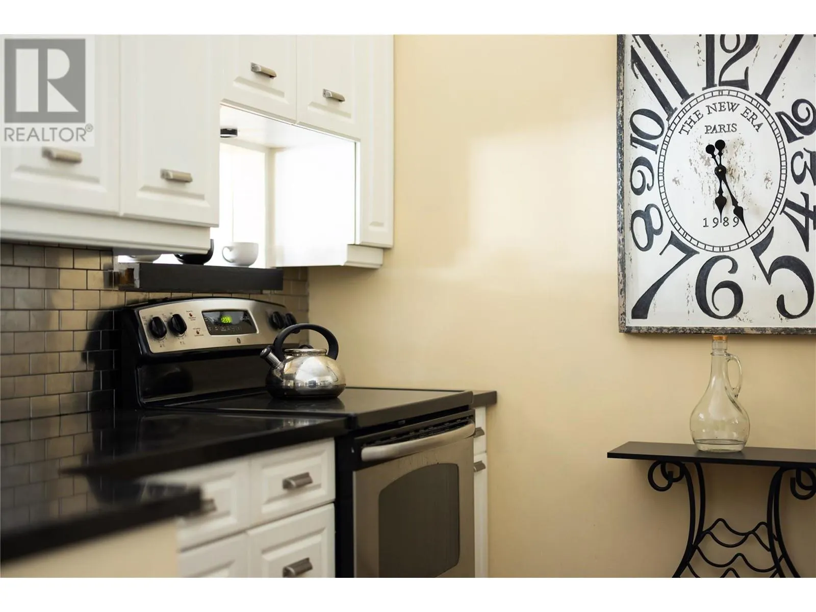 3160 Casorso Road Unit# 423