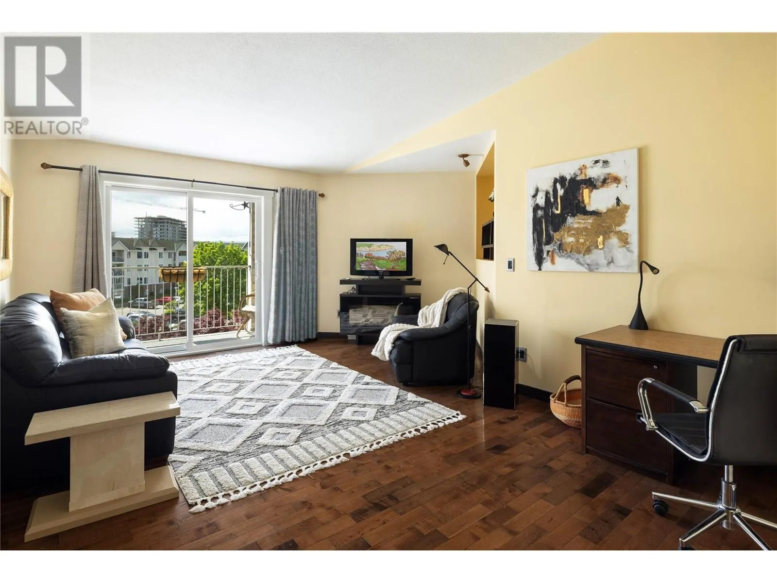 3160 Casorso Road Unit# 423