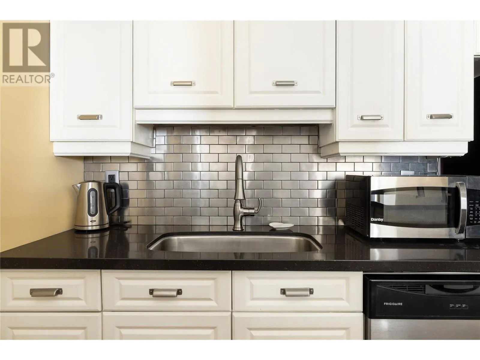 3160 Casorso Road Unit# 423