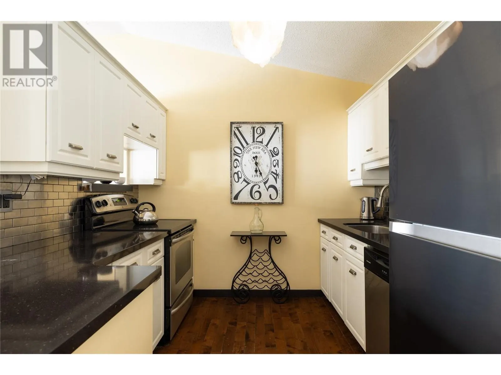 3160 Casorso Road Unit# 423