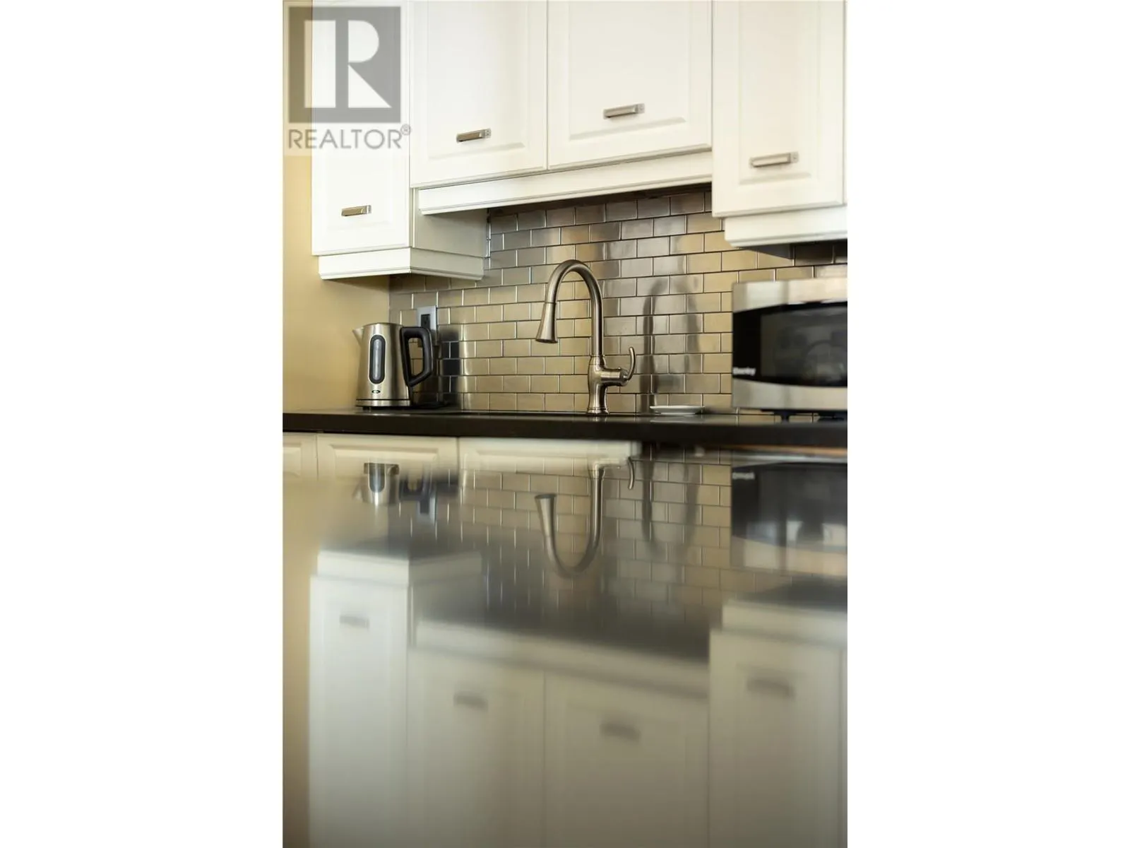 3160 Casorso Road Unit# 423