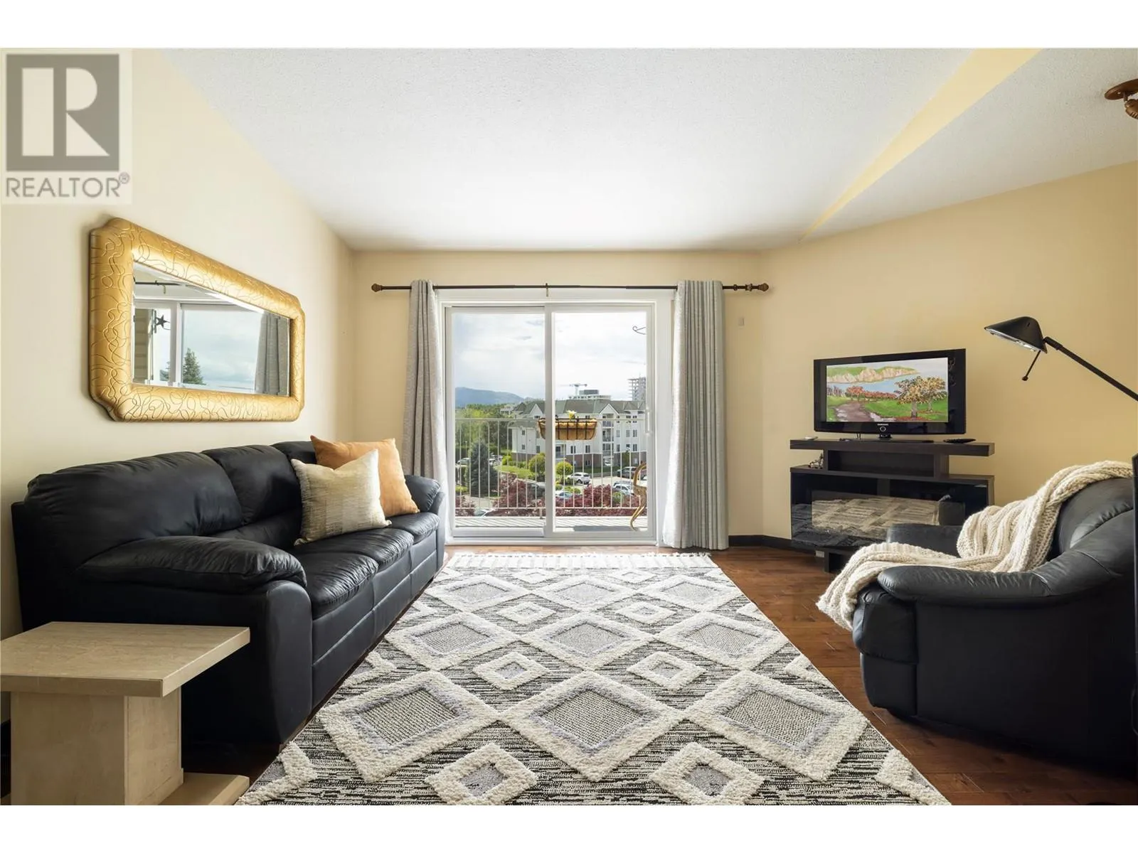3160 Casorso Road Unit# 423