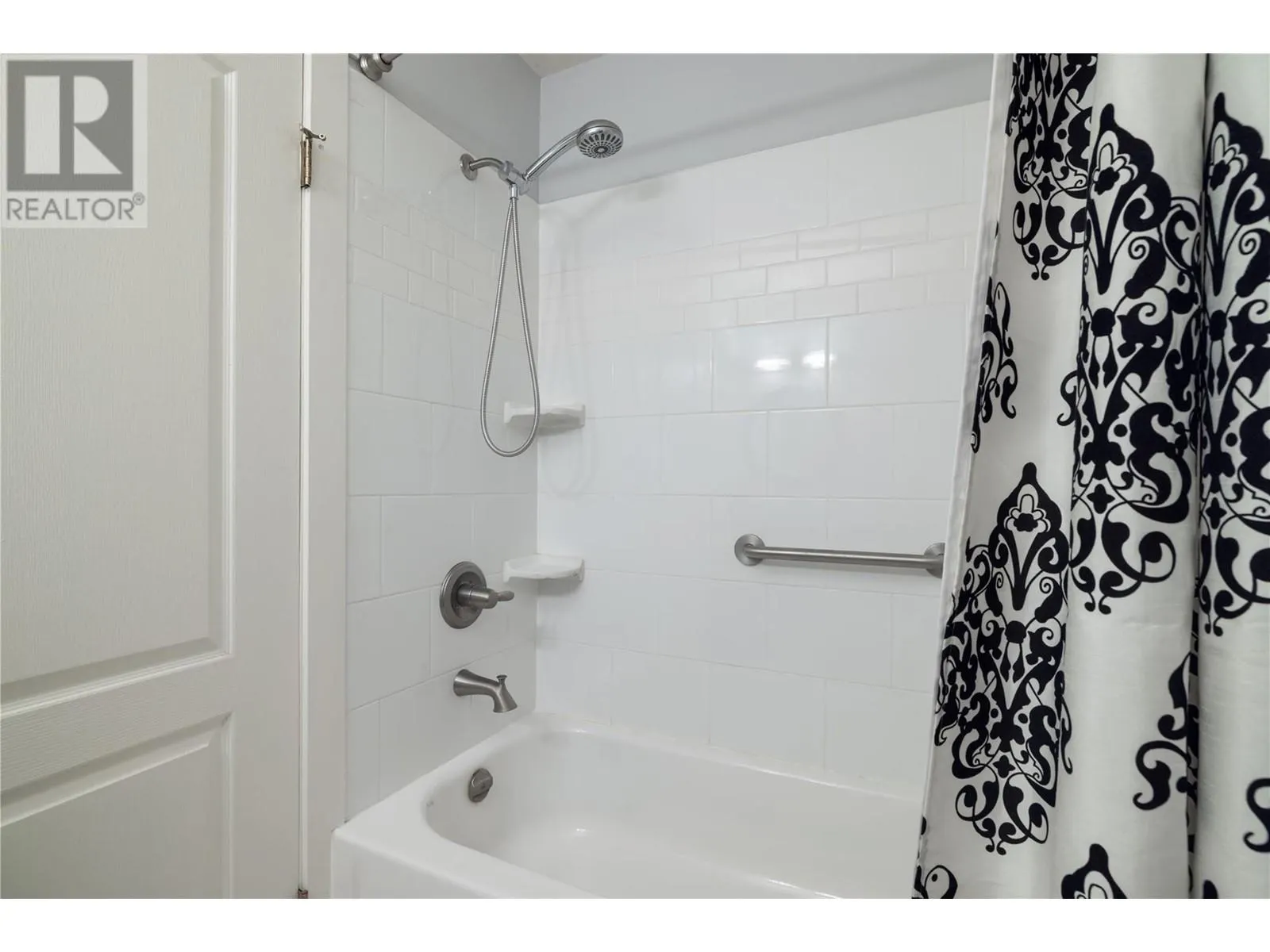 3160 Casorso Road Unit# 423