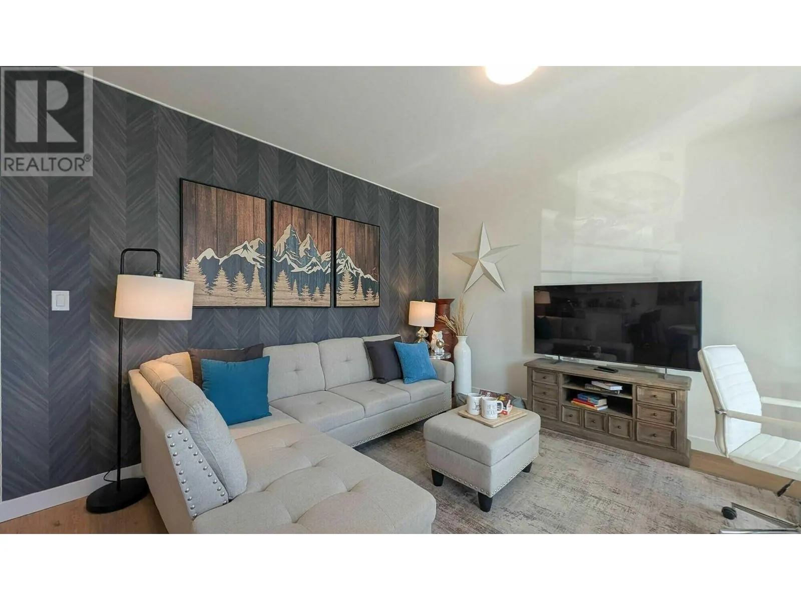 2102 Pine Tree Road Unit# 52