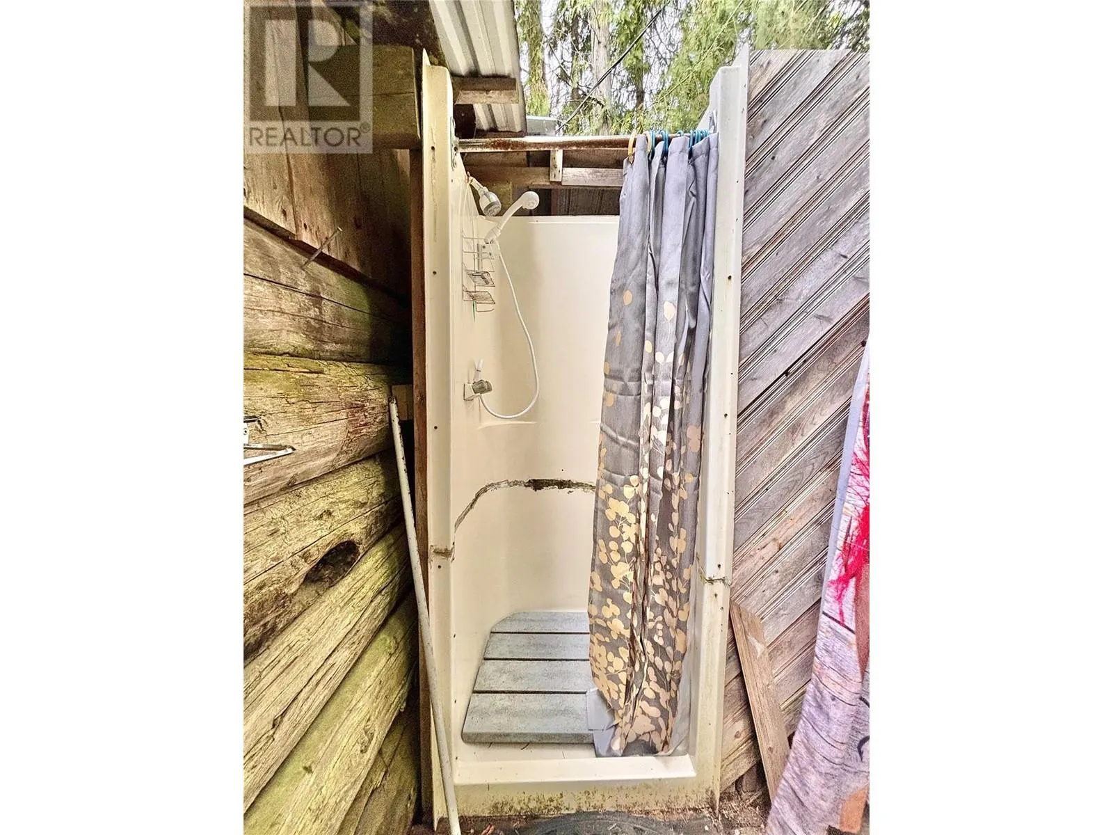 3614 Lumby Mabel Lake Road