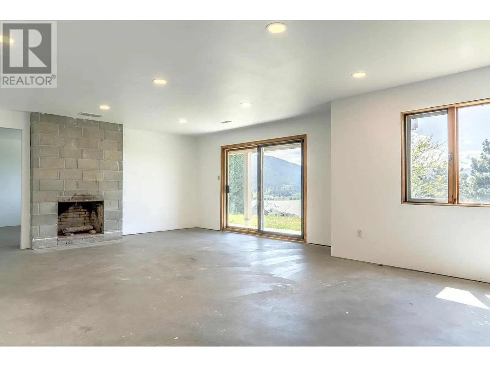 6732 Foothills Drive