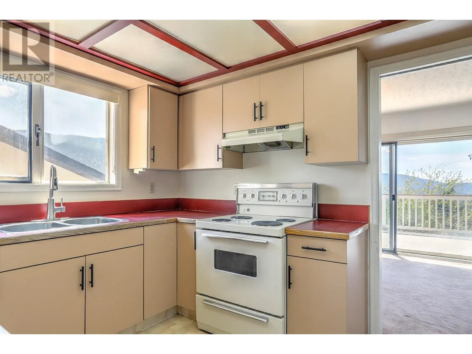 6732 Foothills Drive