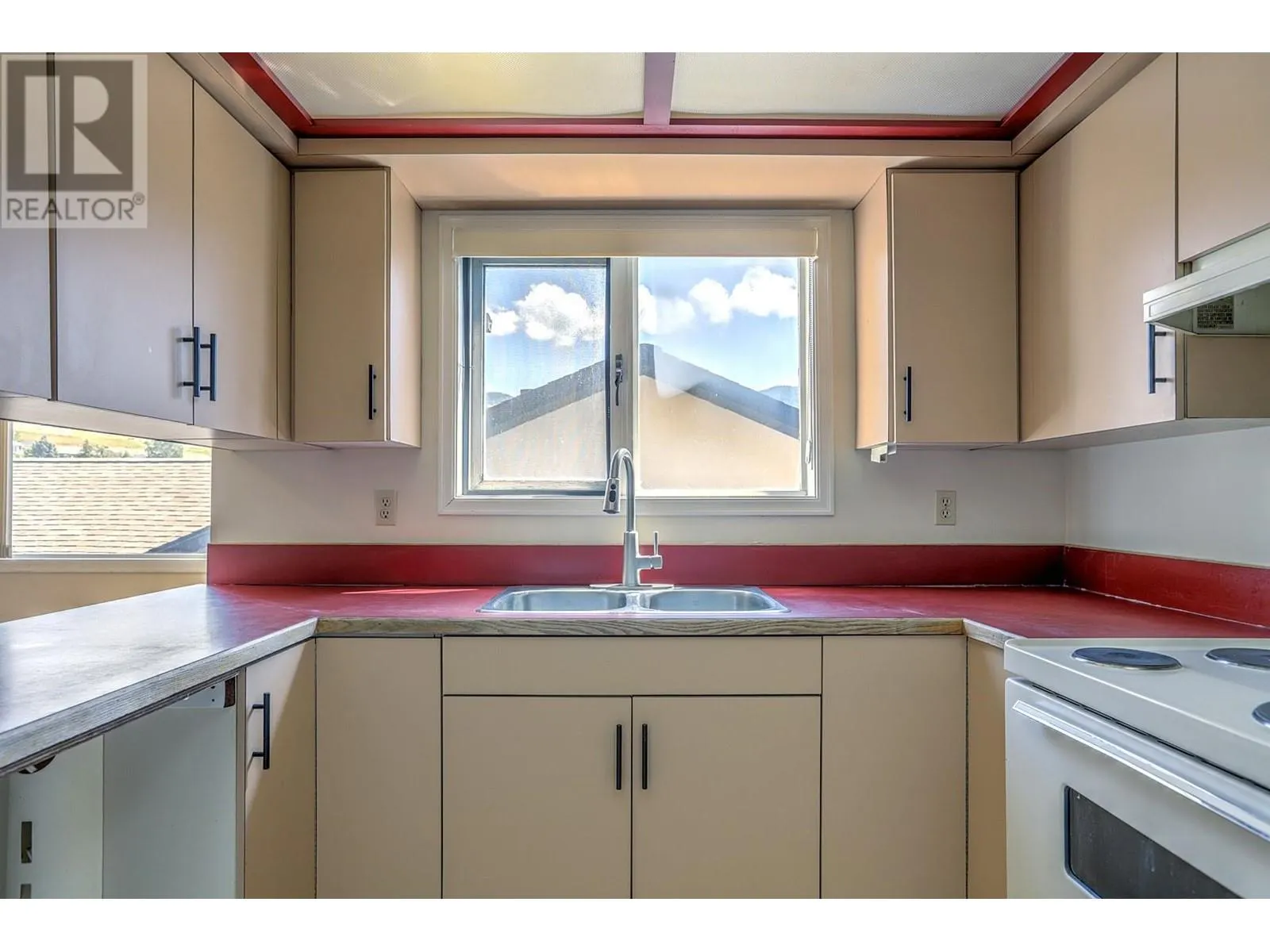 6732 Foothills Drive