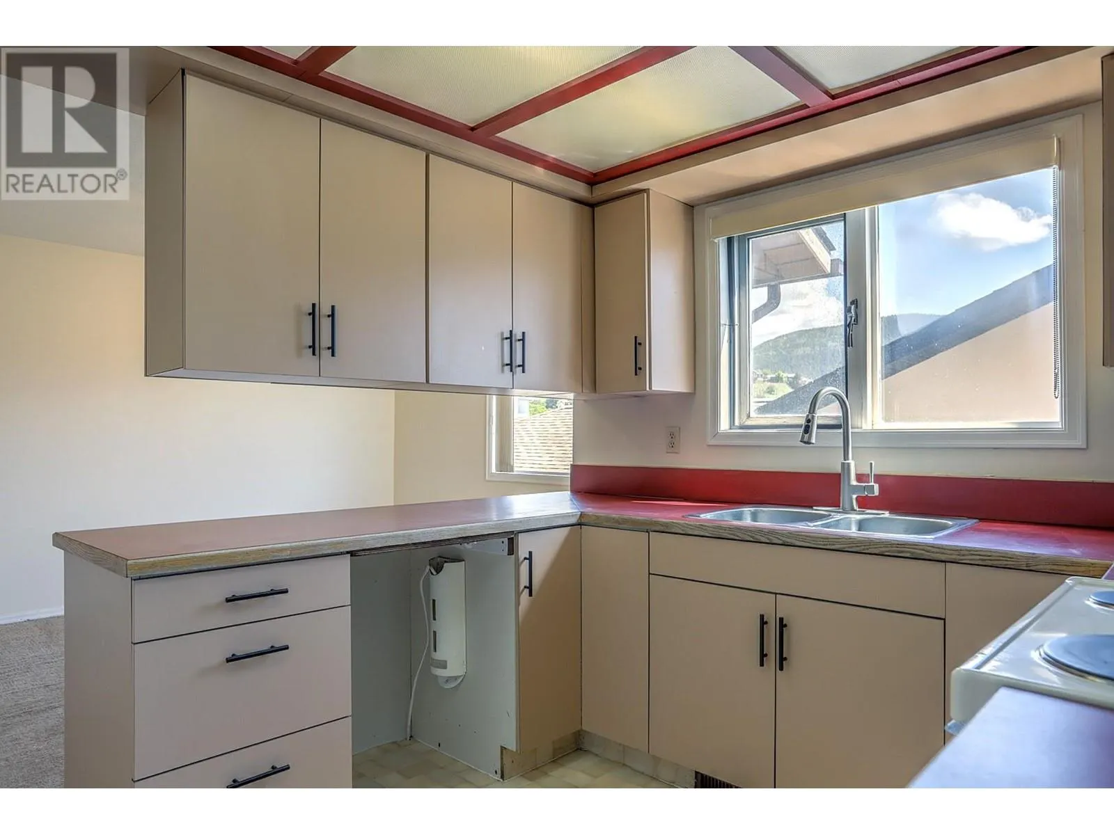 6732 Foothills Drive