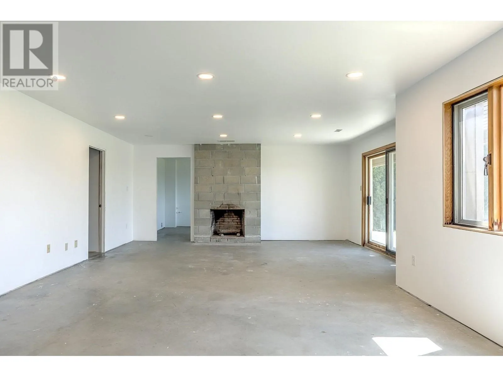 6732 Foothills Drive