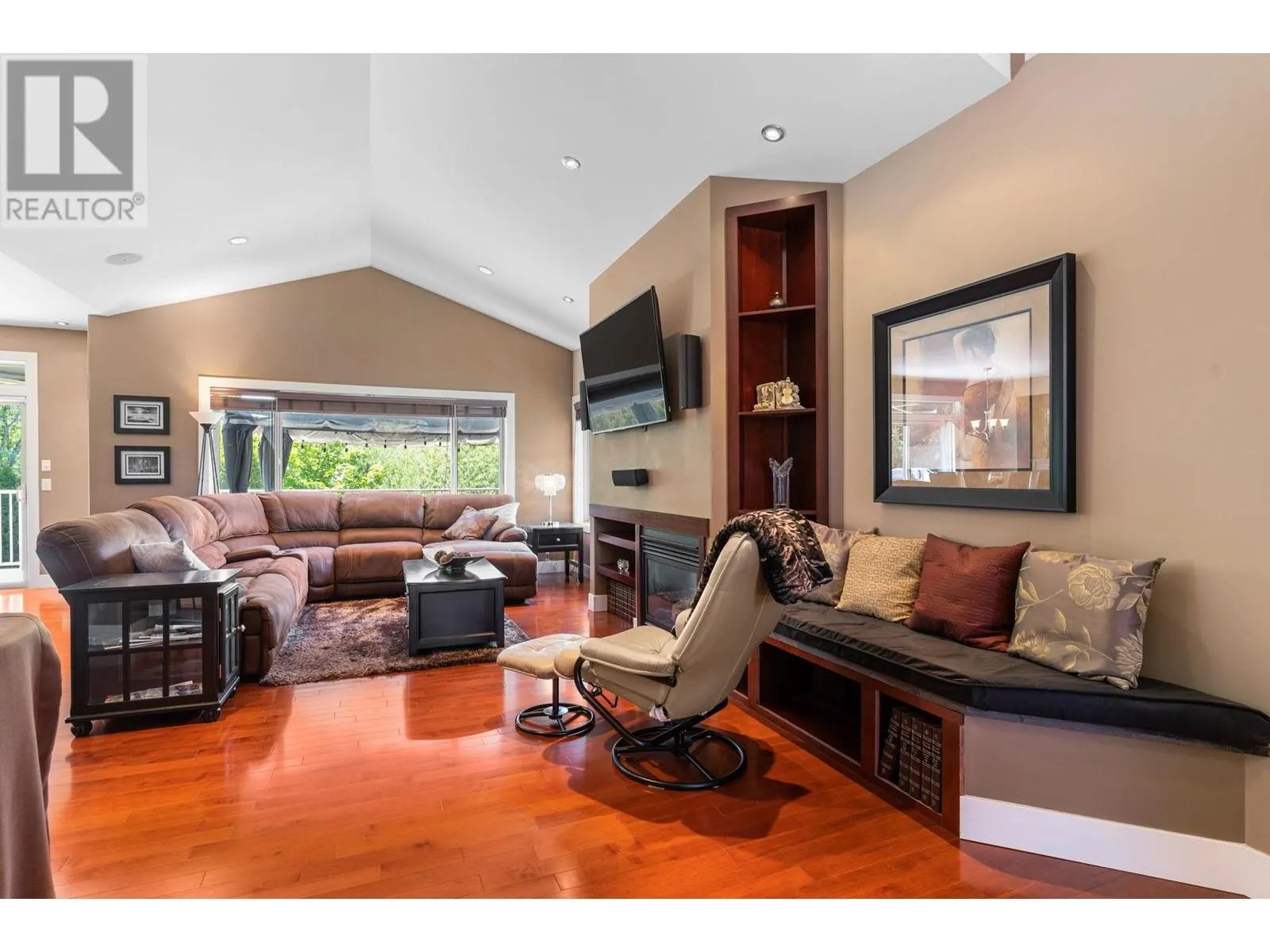 5200 Cobble Court