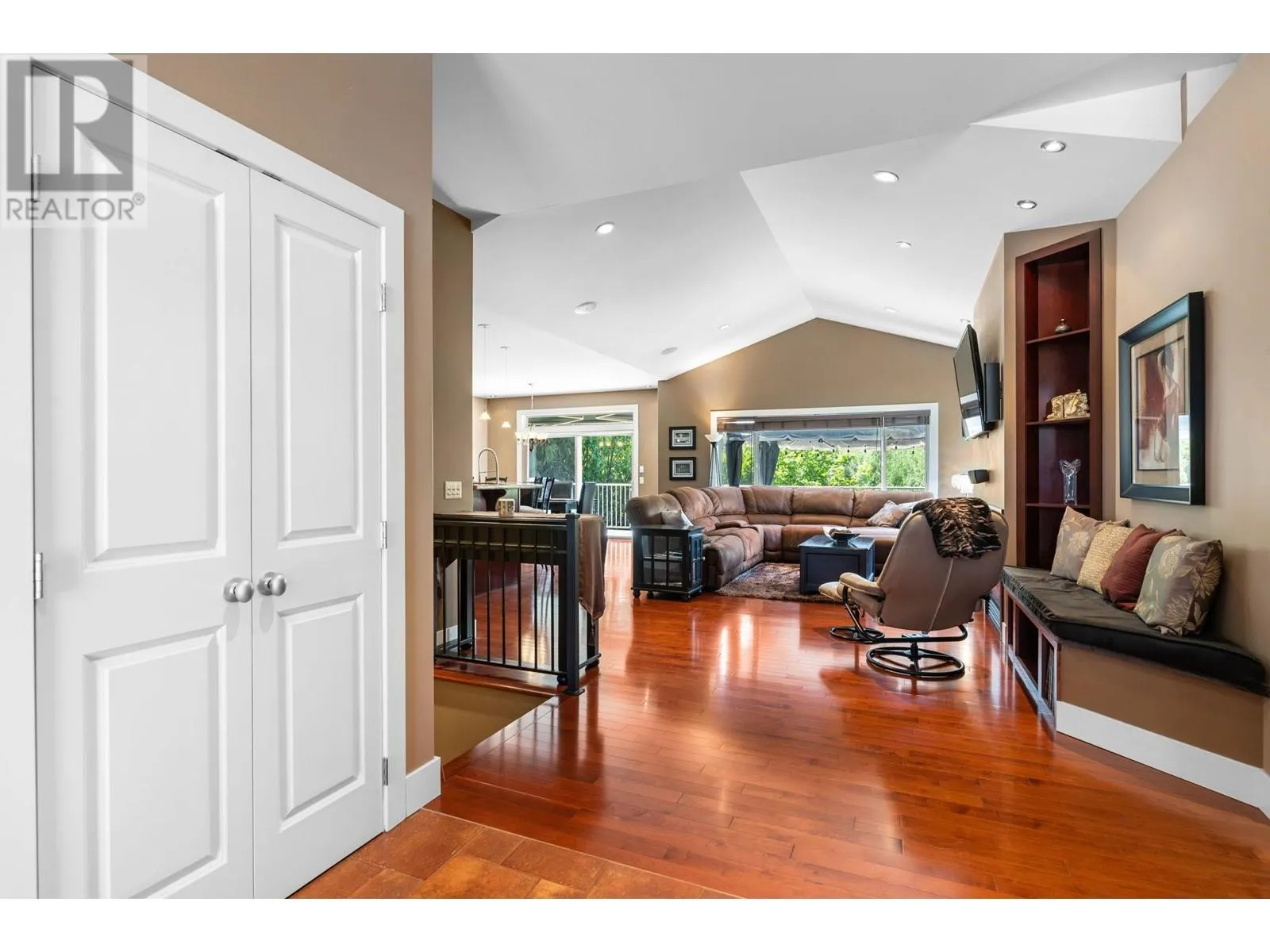 5200 Cobble Court
