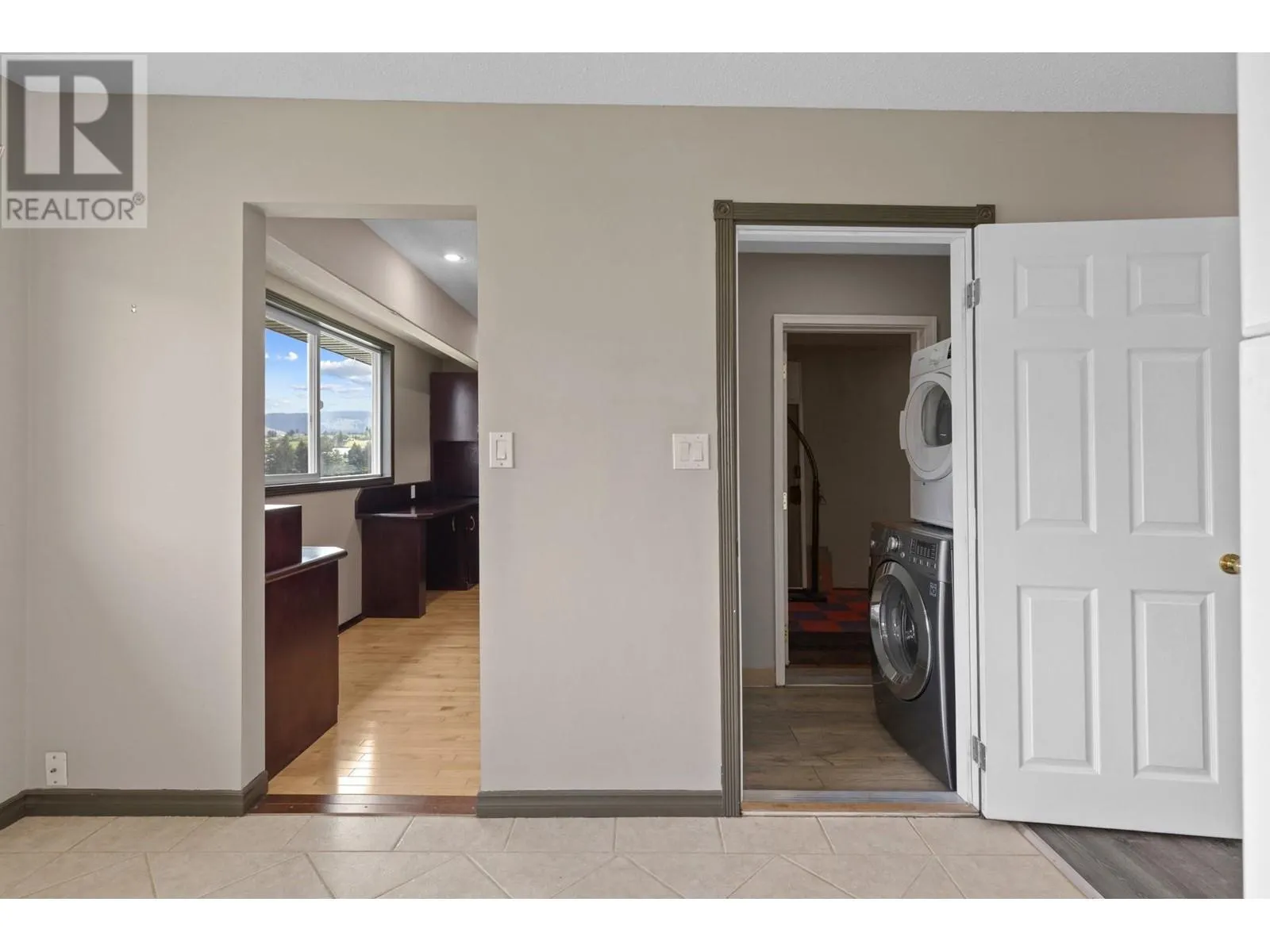 5585 Reid Road