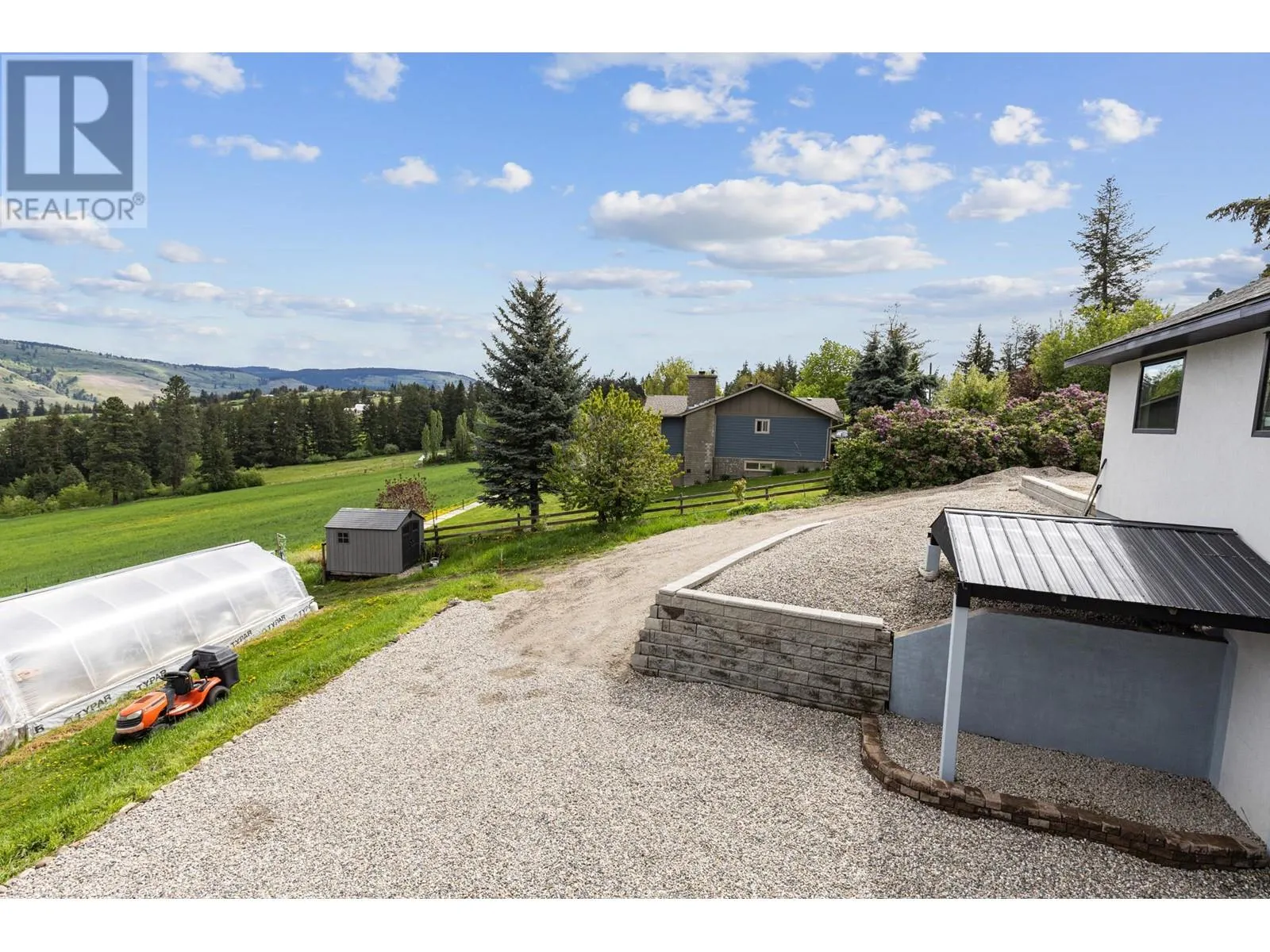 5585 Reid Road