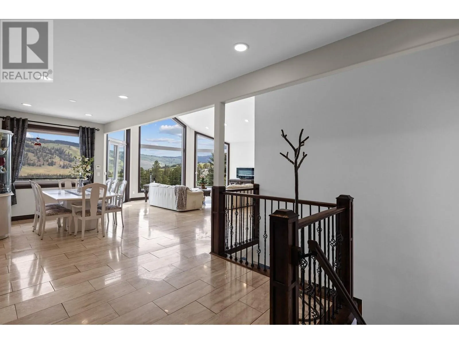 5585 Reid Road