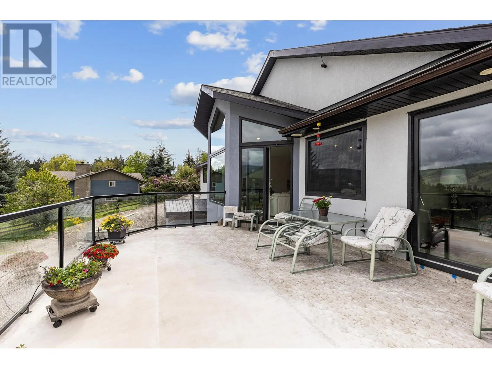 5585 Reid Road