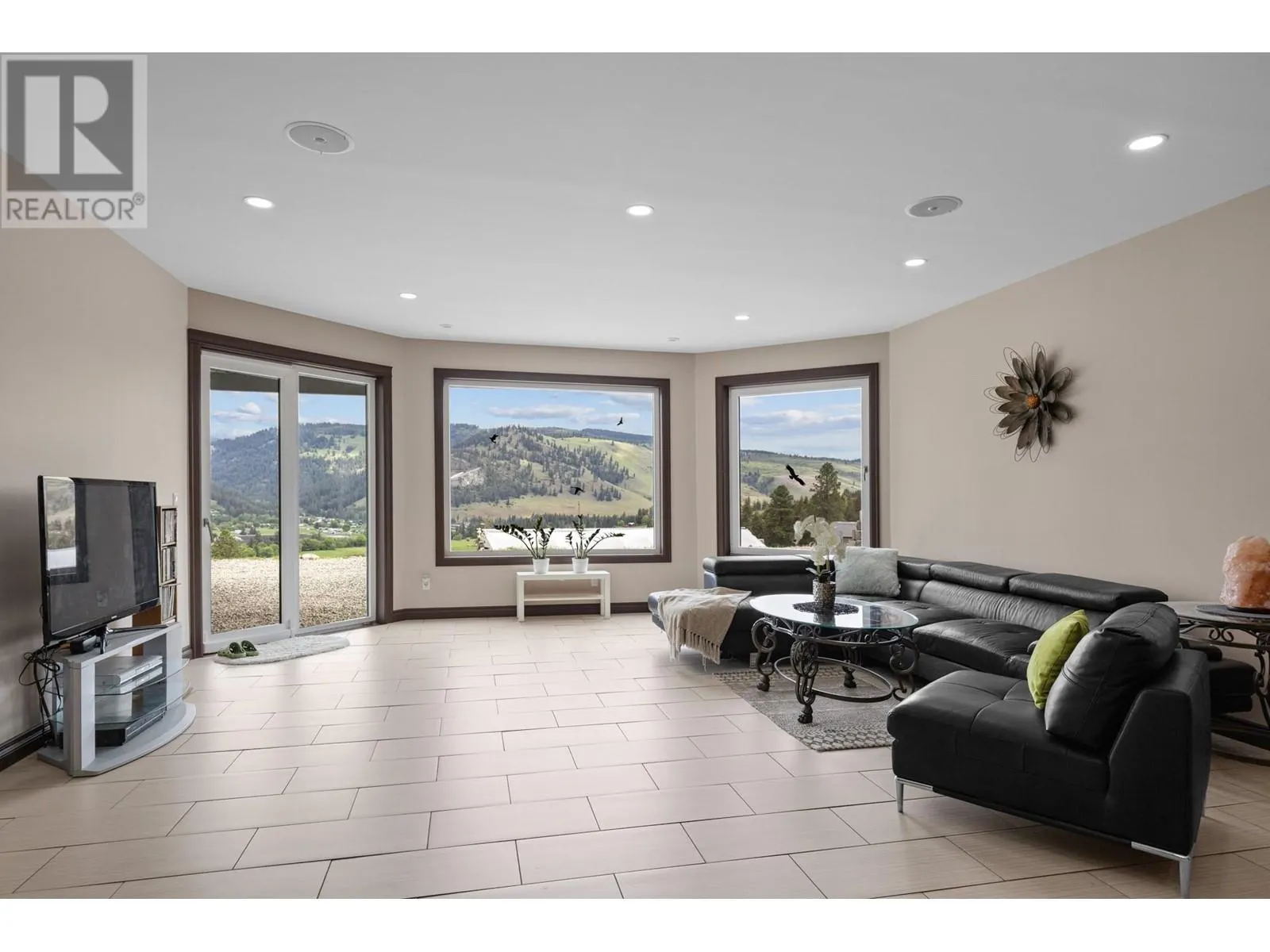 5585 Reid Road