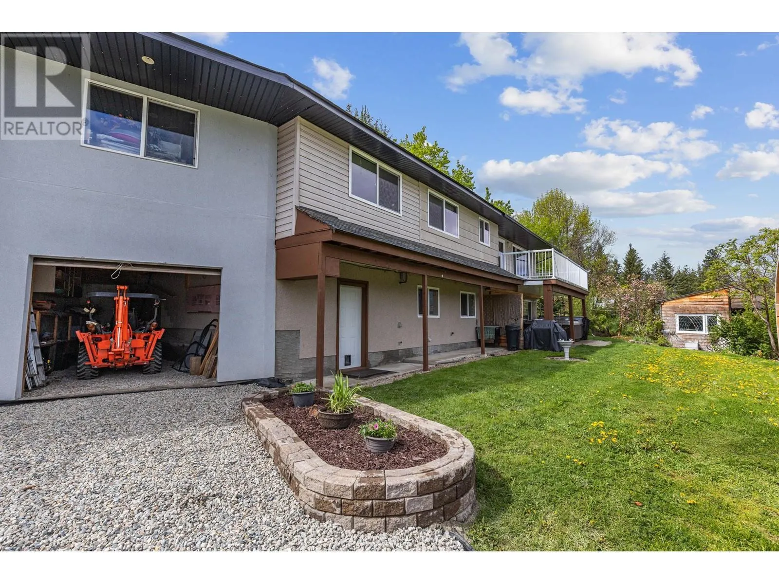 5585 Reid Road