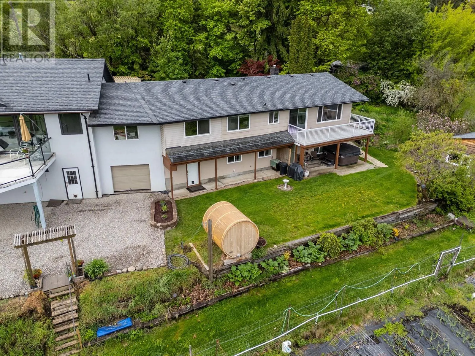 5585 Reid Road