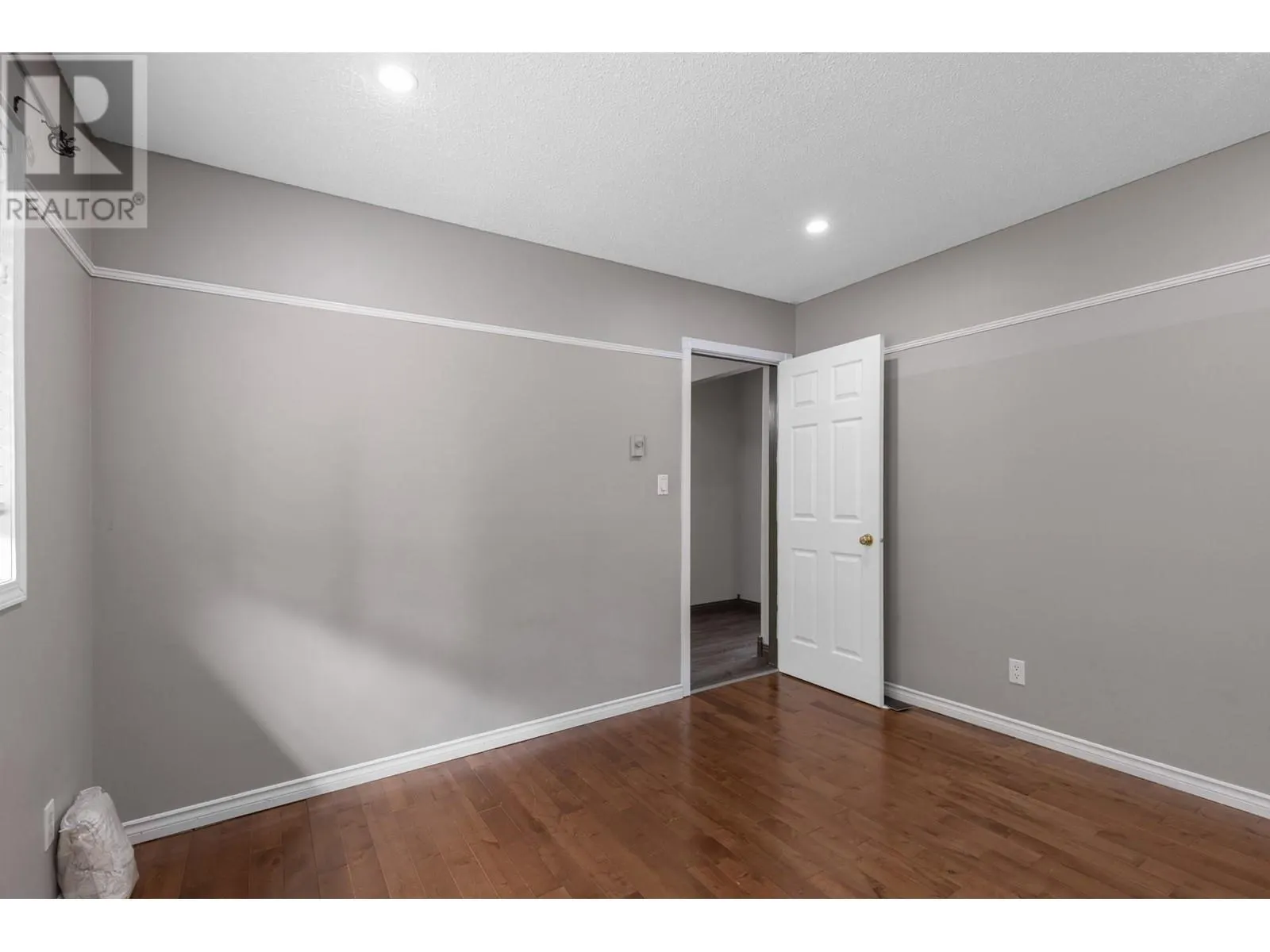5585 Reid Road