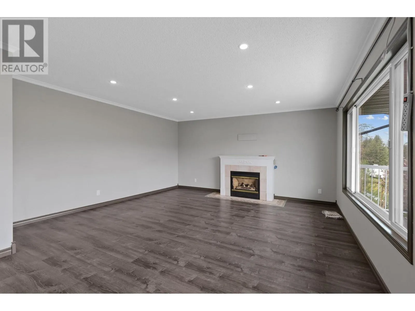 5585 Reid Road