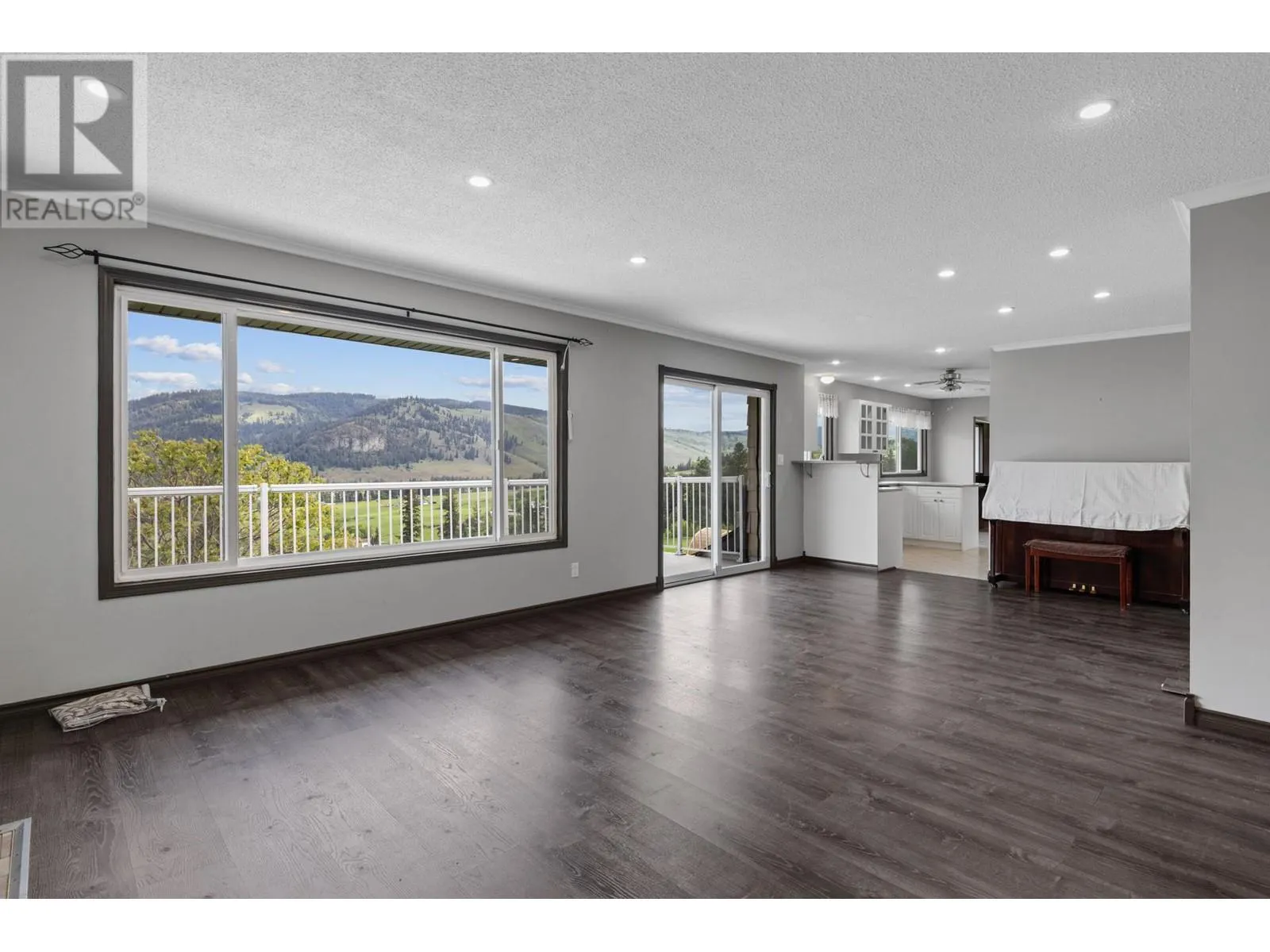 5585 Reid Road