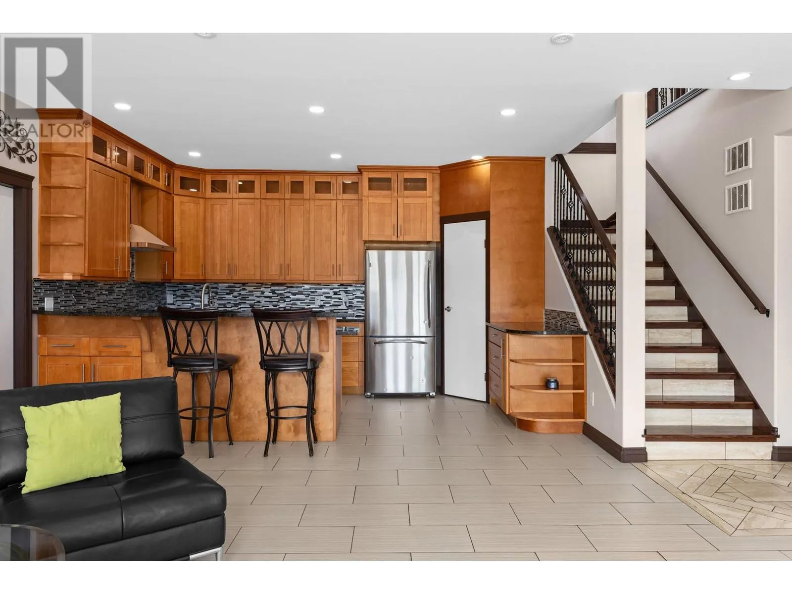 5585 Reid Road