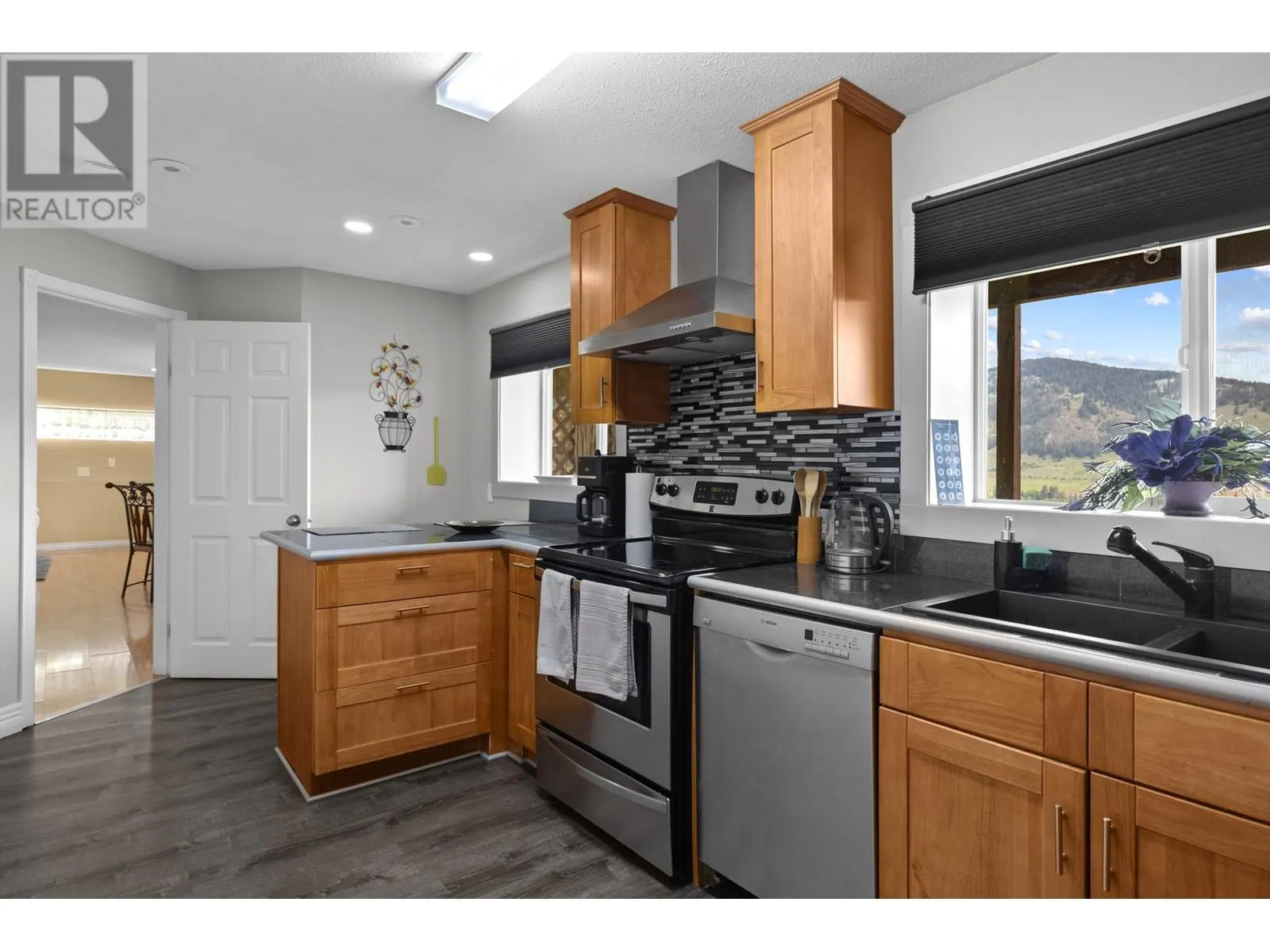 5585 Reid Road