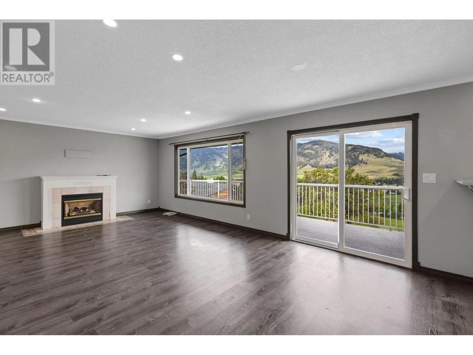 5585 Reid Road