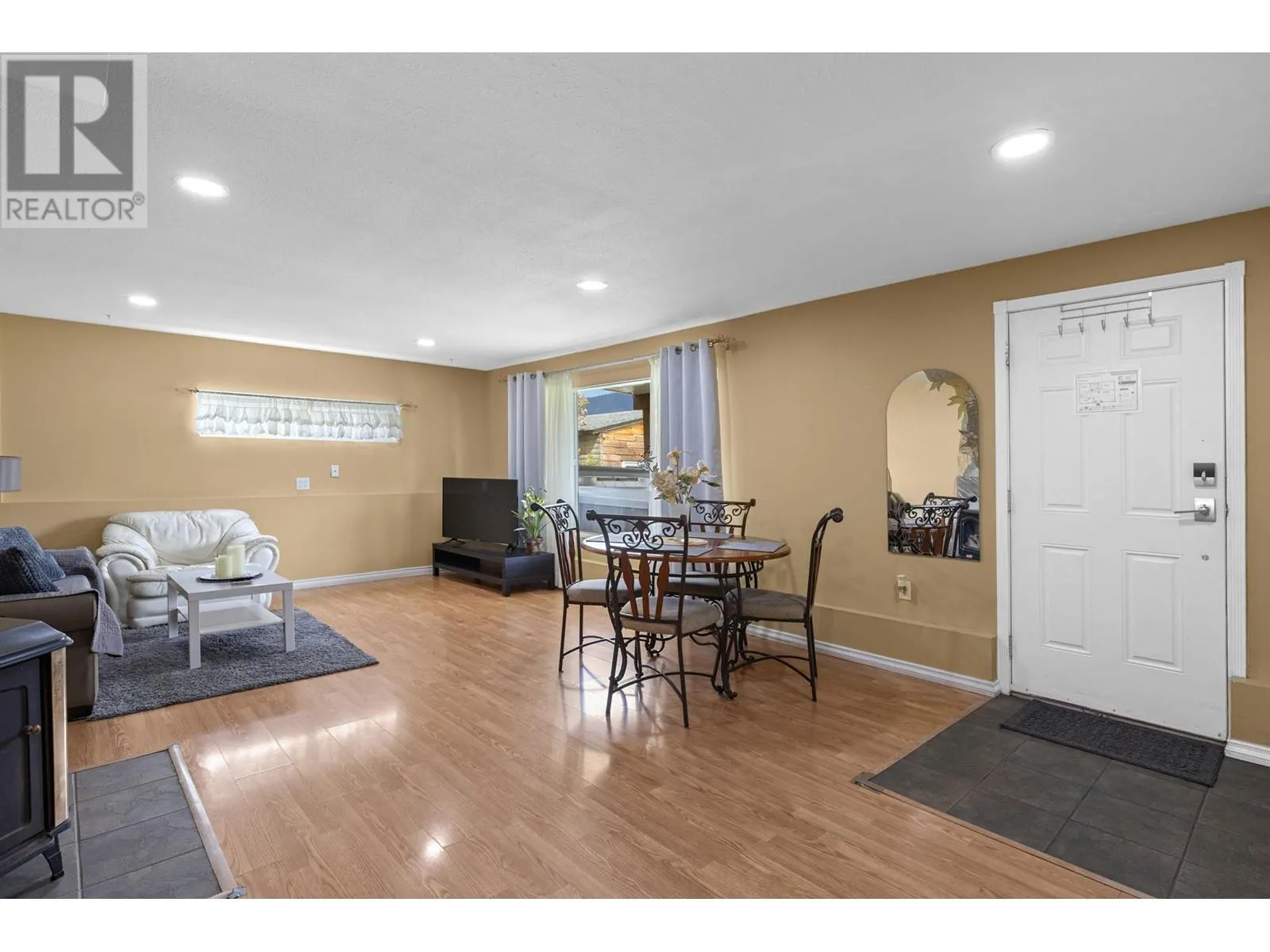 5585 Reid Road