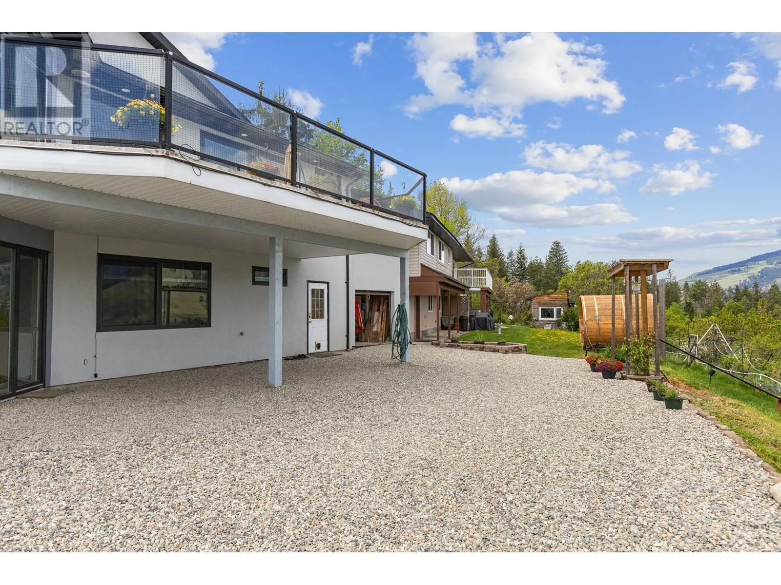 5585 Reid Road