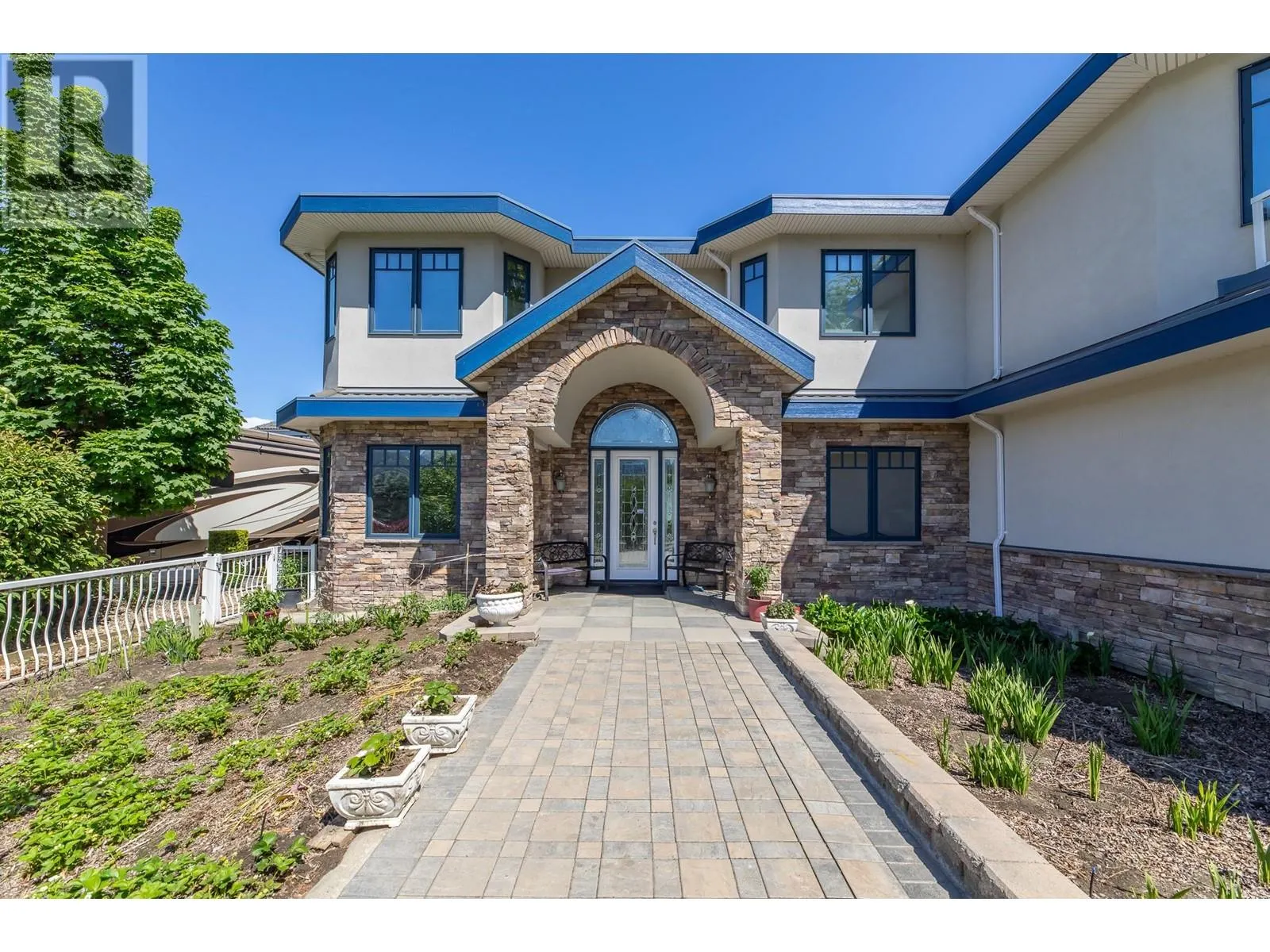 2350 Landry Crescent