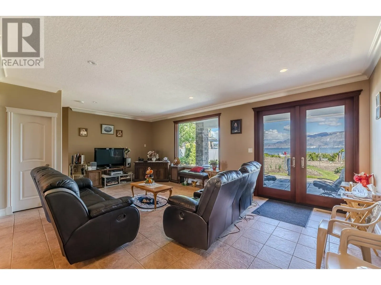 2350 Landry Crescent