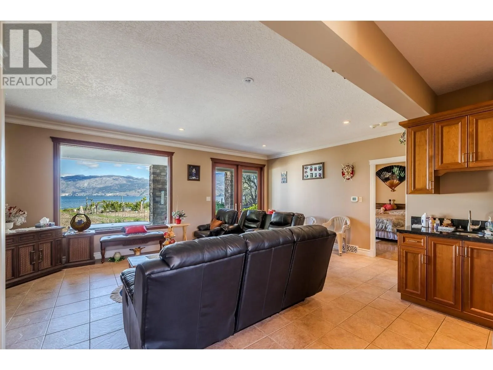 2350 Landry Crescent