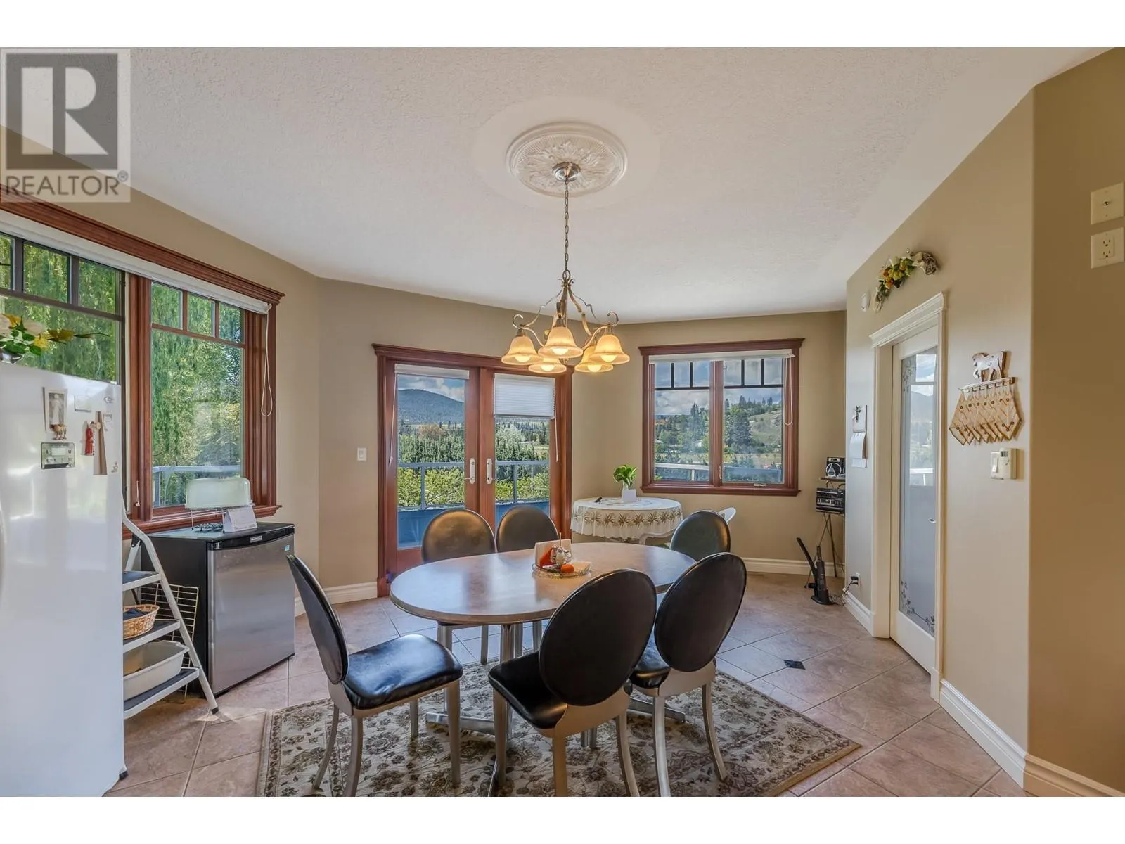 2350 Landry Crescent