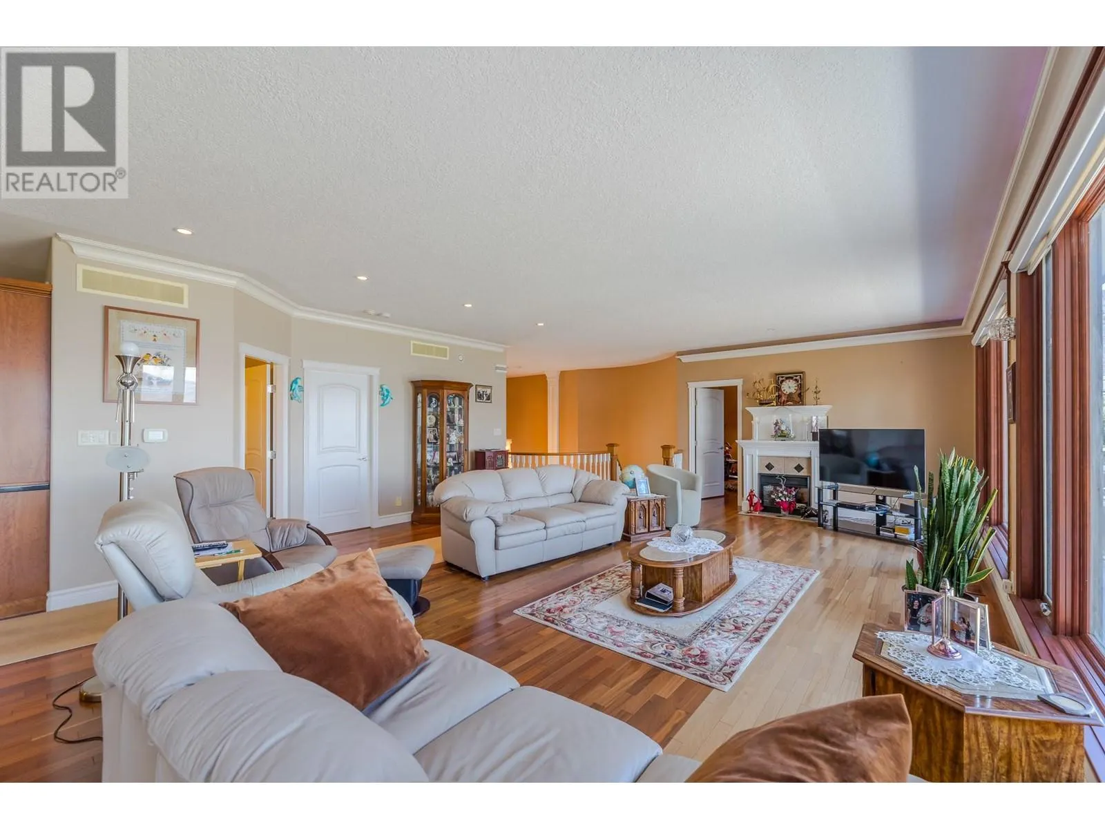 2350 Landry Crescent