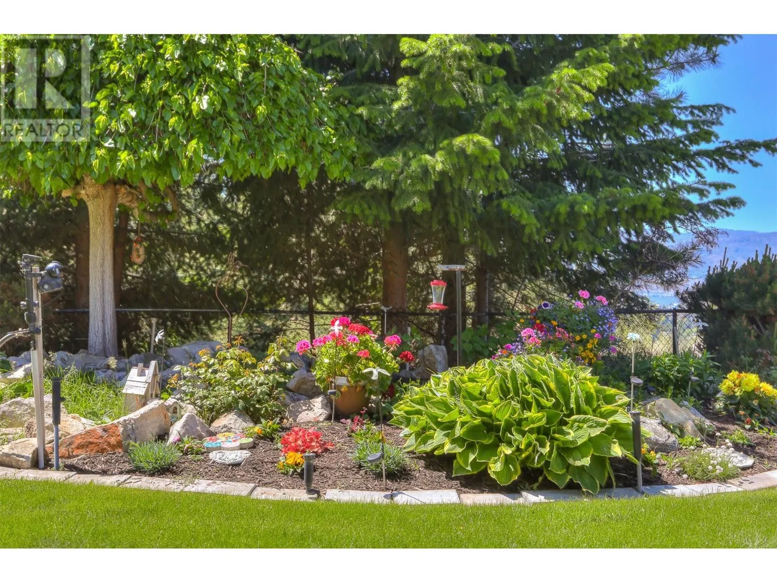 2072 Lillooet Court
